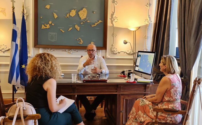Aegean islands: Συνάντηση του Αντιπεριφερειάρχη Κυκλάδων Γιώργου Λεονταρίτη με την Αυστραλή Πρόξενο στην Αθήνα Sue Parkes