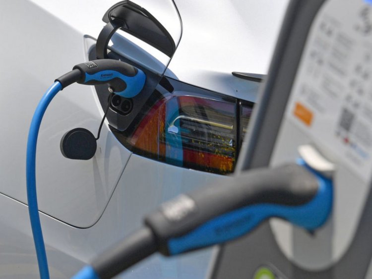 Ban for new fossil-fuel cars from 2035: Τέλος στα αυτοκίνητα με βενζίνη και ντίζελ στην Ευρώπη  - Μόνο ηλεκτρικά ΙΧ από το 2035