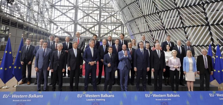 EU candidate status to Ukraine & Moldova : Οι «27» έδωσαν το πράσινο φως για την ένταξη Ουκρανίας-Μολδαβίας στην Ε.Ε.