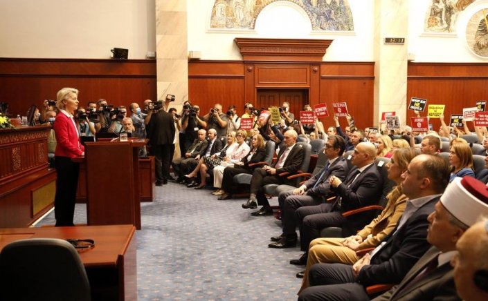 Von der Leyen: Η φον ντερ Λάιεν καλεί τη Βόρεια Μακεδονία να αποδεχτεί την πρόταση της ΕΕ για συμβιβασμό με τη Βουλγαρία