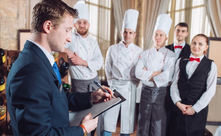 Apprenticeship Schools: Ξεκίνησαν οι αιτήσεις για τις Πειραματικές Επαγγελματικές Σχολές Μαθητείας ΔΥΠΑ στον Τουρισμό και την Φιλοξενία