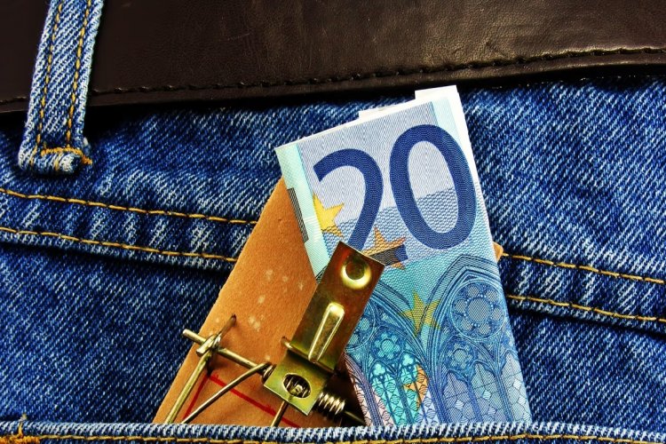 Taxation & Taxes: Έξαρση φοροδιαφυγής και “μαύρου χρήματος” αποκαλύπτει η ΑΑΔΕ