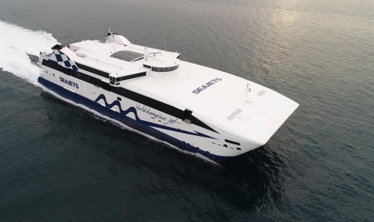 Ferry routes: Με μειωμένη ταχύτητα επιστρέφει από τις Κυκλάδες στον Πειραιά το World Champion Jet
