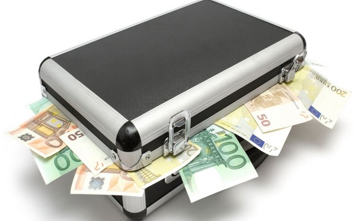 Taxation and Taxes: Σε κλοιό οι καταθέσεις!! Online με τις τράπεζες η υπηρεσία “πόθεν έσχες” - Υπό παρακολούθηση οι καταθέσεις 49 επαγγελματικών κατηγοριών!!