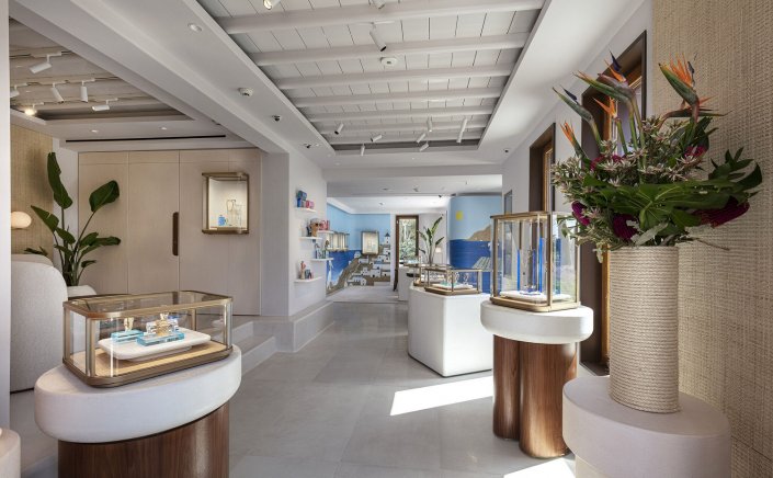 Mykonos arrests: Της πέρασαν χειροπέδες στην Ψαρού, γιατί έκλεψε χρυσό βραχιόλι από την Cartier, με διαμάντια αξίας 7.200 ευρώ