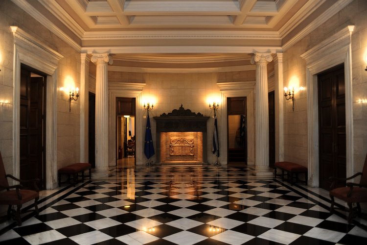 Maximos Mansion: Με γραφείο στο Μαξίμου έως τις εκλογές ο γαλάζιος… καταδρομέας