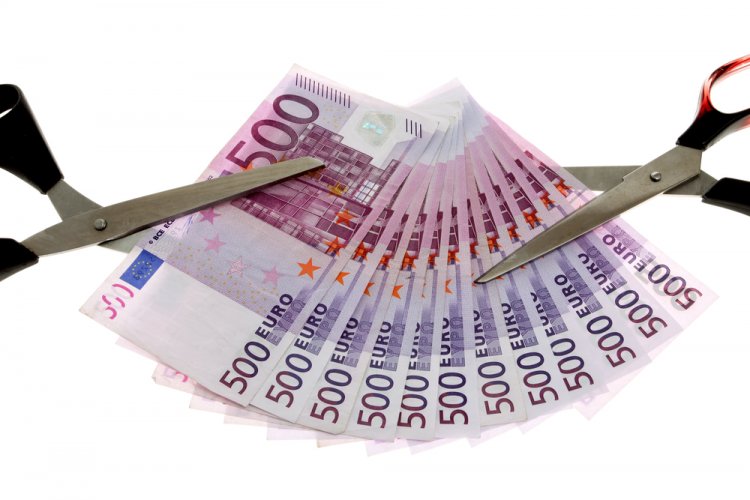 Insurance contributions: “Κουρεύουν” την αύξηση των Ασφαλιστικών Εισφορών