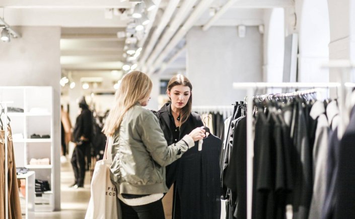 Cost of living crisis: Το ενδεχόμενο μείωσης του ωραρίου λειτουργίας των καταστημάτων στο επίκεντρο συνάντησης του Άδ. Γεωργιάδη με φορείς της αγοράς