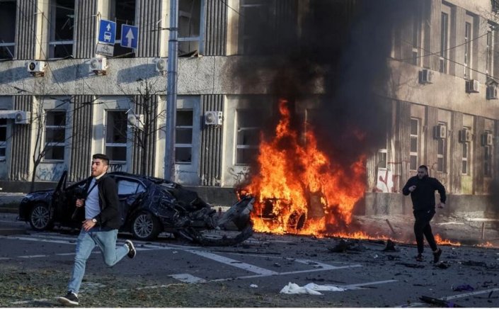 Explosions rock central Kyiv: Βομβαρδίζει το Κίεβο και άλλες πόλεις η Ρωσία - Δεκάδες νεκροί και τραυματίες