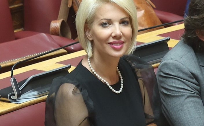 MP Katerina Monogiou: Συνεχείς ενέργειες της Κατερίνας Μονογυιού για την κατάσβεση της φωτιάς στις Στραπουριές Άνδρου