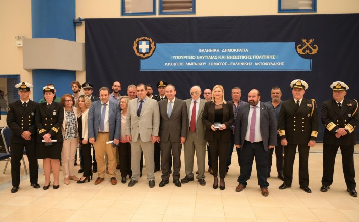Shipping Min Plakiotakis: Η Ελλάδα ενεργεί σύμφωνα με το διεθνές δίκαιο - Βράβευση για τη διάσωση 80 ατόμων στο Διακόφτι Κυθήρων