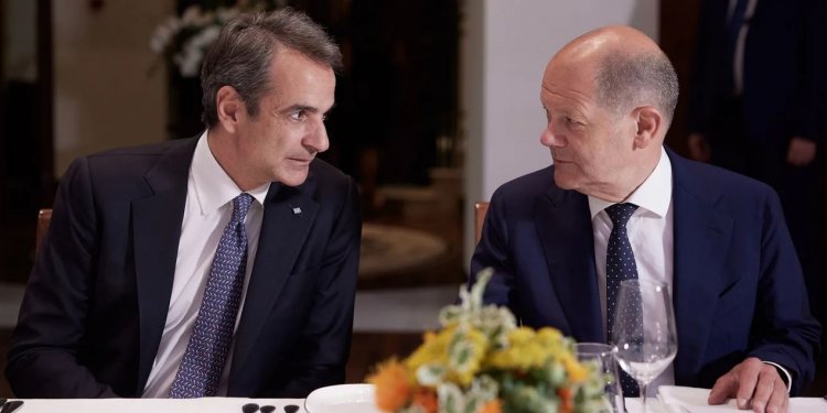 Olaf Scholz in Athens: Ο Σολτς στην Αθήνα -Το πρωί της Πέμπτης ξενάγηση στην Ακρόπολη, στις 11 συνάντηση με Μητσοτάκη