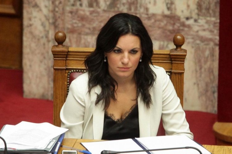 Insurance contributions: Κεφαλογιάννη καρφώνει Χατζηδάκη!! Ζητά εξηγήσεις για αυξήσεις στις εισφορές!!