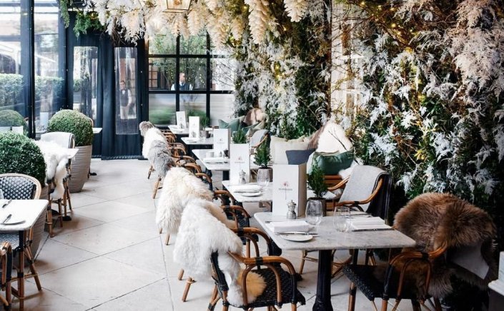 End of outdoor heaters: Τέλος στις θερμάστρες εξωτερικού χώρου σε καφετέριες και εστιατόρια!! Μοιράζουν κουβέρτες!!