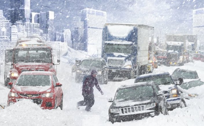 US winter storm: Τουλάχιστον 26 νεκροί από τη φονική χιονοθύελλα - Οδηγοί εγκλωβίστηκαν στα αυτοκίνητά τους στο Μπάφαλο