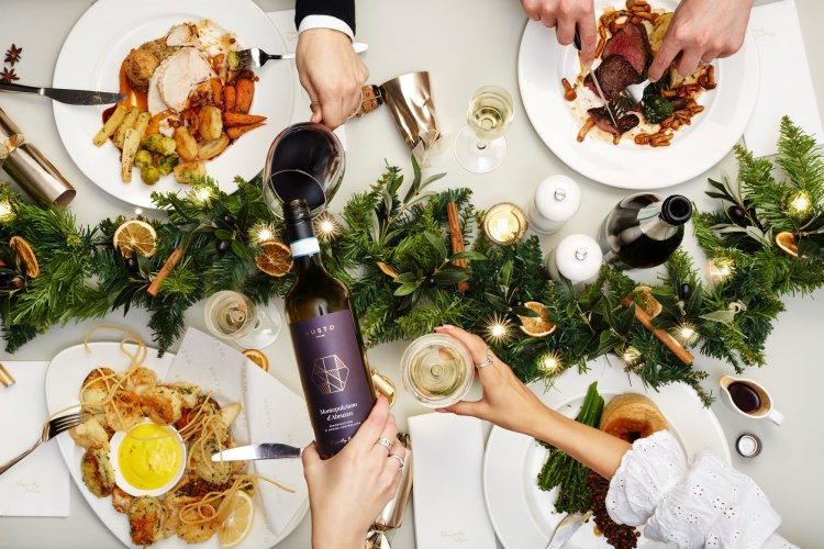 Holiday Food Safety Tips: Τι συνιστά ο ΕΦΕΤ στους καταναλωτές για ασφαλή αγορά τροφίμων στην εορταστική περίοδο