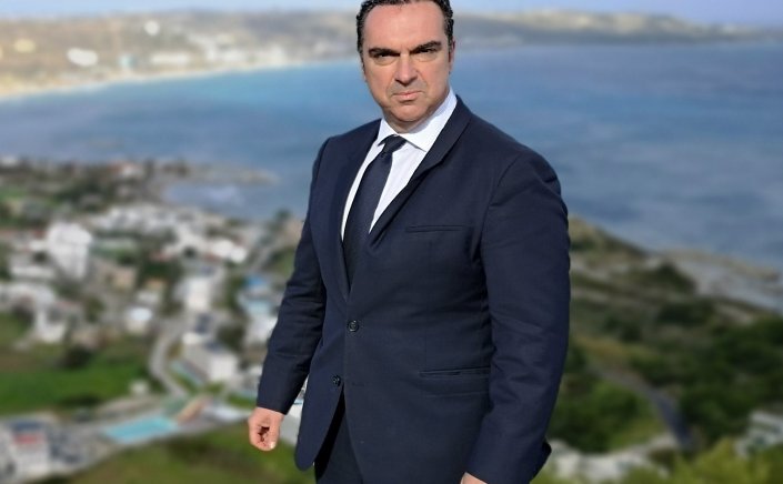 New Year's greetings: Ευχές του Περιφερειακού Συμβούλου και υποψηφίου Δημάρχου Ρόδου Γιάννη Φλεβάρη για το νέο έτος!