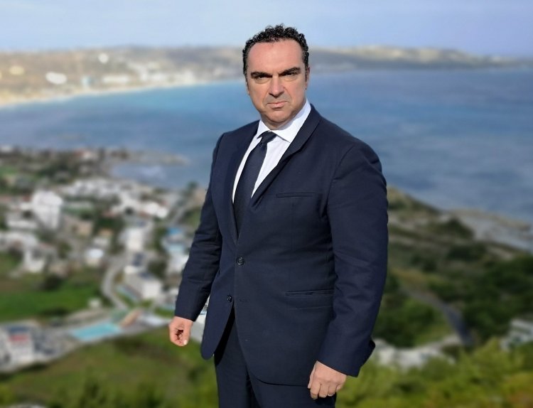 New Year's greetings: Ευχές του Περιφερειακού Συμβούλου και υποψηφίου Δημάρχου Ρόδου Γιάννη Φλεβάρη για το νέο έτος!