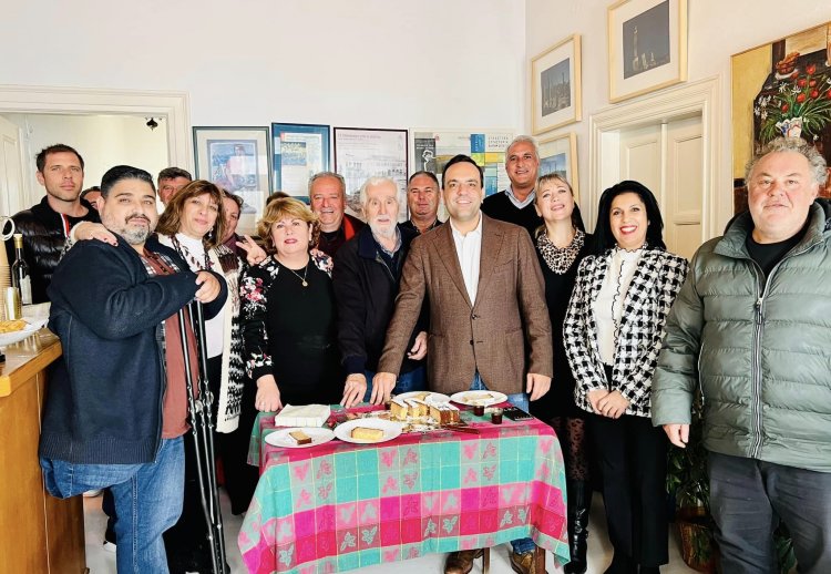 Mykonos: Kοπή πρωτοχρονιάτικης πίτας από την Κοινωφελή Δημοτική Επιχείρηση Περιβάλλοντος, Παιδείας και Ανάπτυξης Μυκόνου "ΚΔΕΠΠΑΜ"