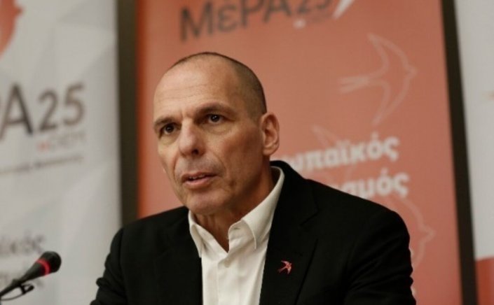 Varoufakis MeRA25: Άγνωστοι επιτέθηκαν στον Γ. Βαρουφάκη στα Εξάρχεια - Πήγε στον Ευαγγελισμό με κάταγμα στη μύτη