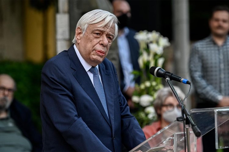 Gov't after train crash: Ο τ.ΠτΔ Π. Παυλόπουλος δεν πιστεύει ότι η συγγνώμη της κυβέρνησης είναι ειλικρινής!!