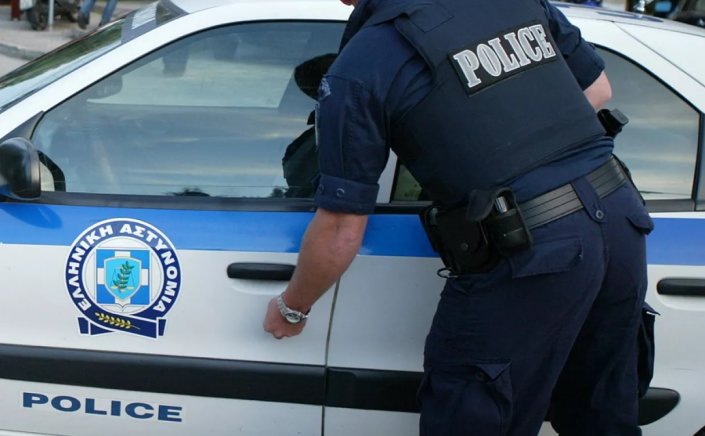 Police Arrests: Εξαρθρώθηκε εγκληματική οργάνωση, τύπου “Μαφία” με εμπλοκή 5 επίορκων Αστυνομικών, με όπλα, ναρκωτικά, τοκογλυφίες, εκβιασμούς, μπράβους, ξέπλυμα χρήματος!! Ταυτοποιήθηκαν πάνω από 60 άτομα!!