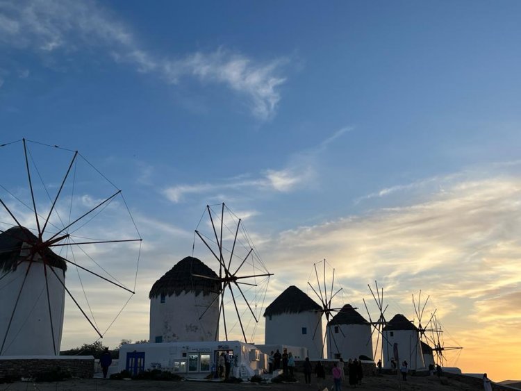 Happy Easter! Ευχές για Καλή Ανάσταση και Καλό Πάσχα από το Σωματείου Ενοικ/νων Δωματίων - Διαμερισμάτων και Τουρ/κών Καταλυμάτων Μυκόνου 