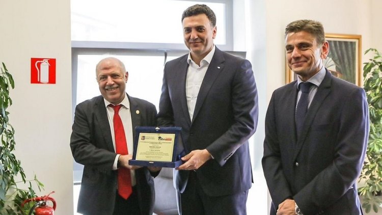 Tourism Min Kikilias: Συνδέουμε την τουριστική αγορά εργασίας με το Πανεπιστήμιο Πειραιά