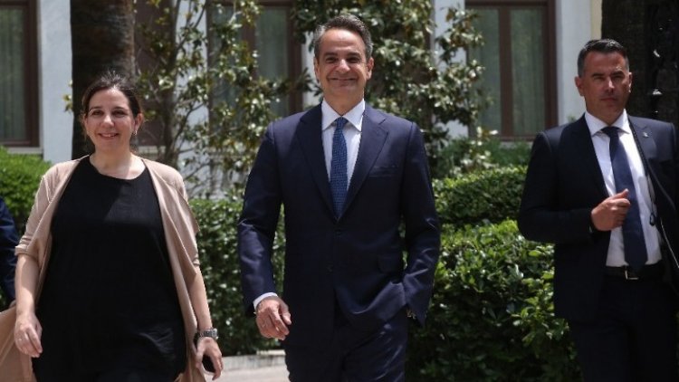 PM Mitsotakis - Gov't formation?: Κατέθεσε την διερευνητική εντολή ο Κυρ. Μητσοτάκης στην ΠτΔ – Αύριο στις 11:00 ο Αλ. Τσίπρας στο Προεδρικό Μέγαρο