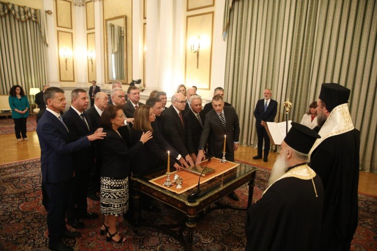Caretaker government: Ορκίστηκε η υπηρεσιακή κυβέρνηση