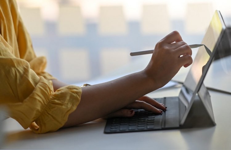 Tax Control Policy: Τριήμερο Αγίου Πνεύματος!! Ντεμπούτο στο  υπερόπλο, “ΕΛΕΓΧΟΣLive” με τον  φάκελο του φορολογούμενου στο tablet του ελεγκτή!! Ποινές & λουκέτα στους παραβάτες!!