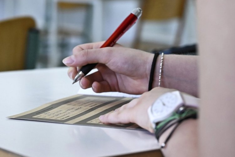 Panhellenic Exams 2023: Τα Θέματα, ο Σχολιασμός & οι Απαντήσεις, σε Λατινικά, Χημεία, Πληροφορική για τους υποψηφίους των ΓΕΛ