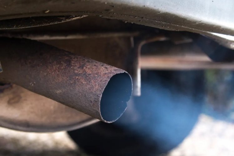 Coronavirus disease: Η ατμοσφαιρική ρύπανση “γέρασε” τους ασθενείς με Covid κατά 10 χρόνια [Μελέτη]