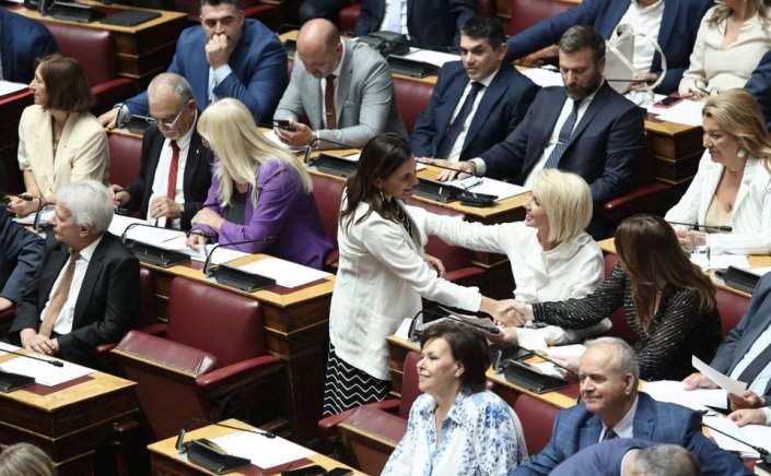 MP Katerina Monogiou: Η Κατερίνα Μονογυιού στη ψηφοφορία για την ανάδειξη του νέου Προεδρείου της Βουλής