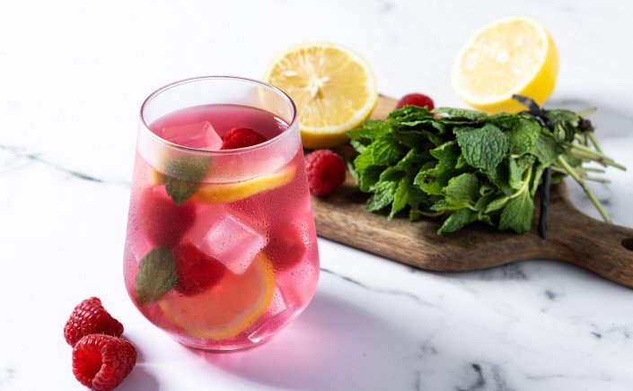 Hydrating Drinks: Kαύσωνας!! Ποιο ποτό είναι το πιο ενυδατικό & τι συμβαίνει με αναψυκτικά και χυμούς!!