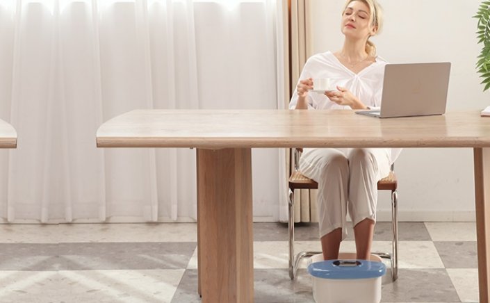 Siesta & footbaths under the desk: Οδηγία για τον καύσωνα!! Σιέστα και ποδόλουτρα κάτω από το γραφείο!!