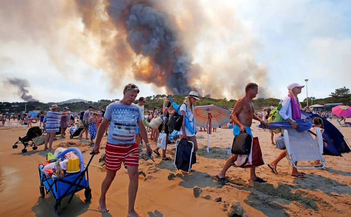 Wildfire in Rhodes: Αεροσκάφη από τη Βρετανία έφυγαν άδεια για επαναπατρισμό τουριστών από Ρόδο, επιβεβαίωσε ο Υφ. Εξωτερικών
