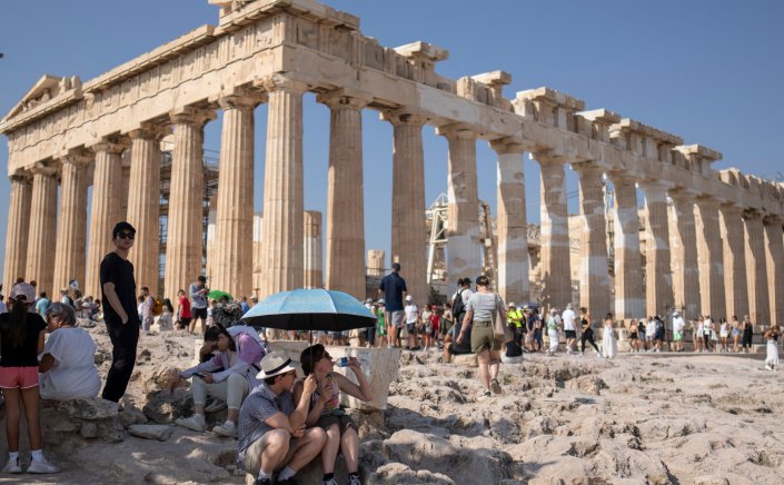 Heat threatens European tourism: Ο ακραίος καύσωνας απειλεί την ευρωπαϊκή τουριστική βιομηχανία των 2 τρισ. ευρώ