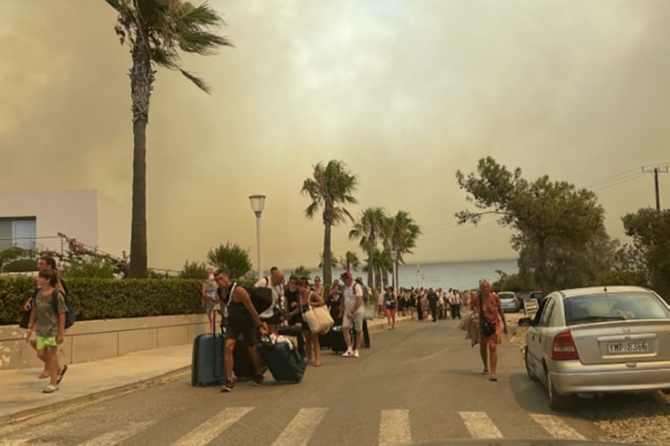 Wildfire in Rhodes: Εκτάκτως help desk για τουριστικούς φορείς, στην πόλη της Ρόδου, από το υπουργείο Τουρισμού, λόγω πυρκαγιών!!