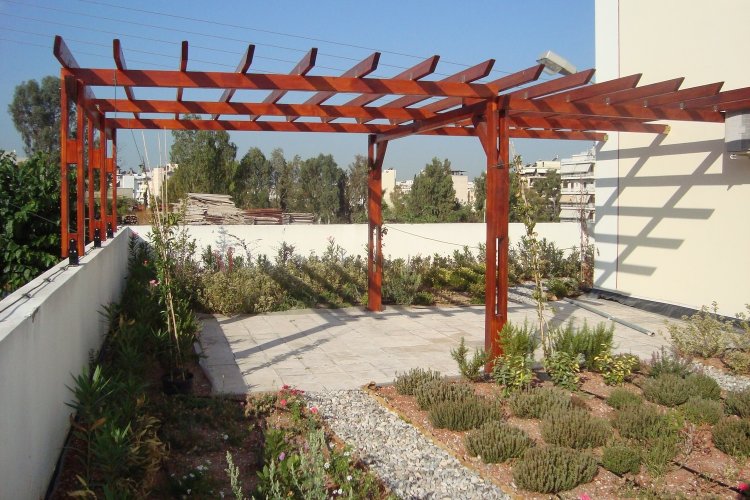 Green Roofs: Πράσινες ταράτσες!! Bonus σε νέα και υφιστάμενα κτίρια, επιτρέπεται να κατασκευάζονται χώροι Κύριας Χρήσης στο δώμα, κατασκευή πέργκολας!!