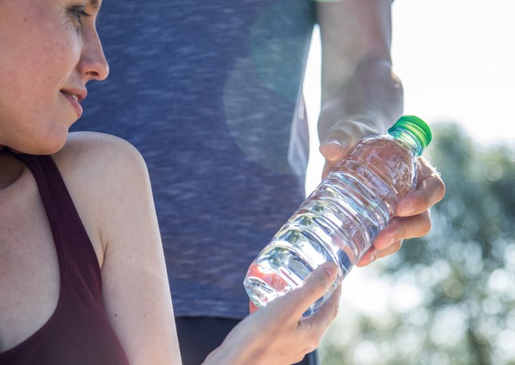 Stay safe in a heatwave: Αλλαγές στη δοσολογία των φαρμάκων σε συνεννόηση με γιατρό - Δεν καταναλώνουμε αλκοόλ
