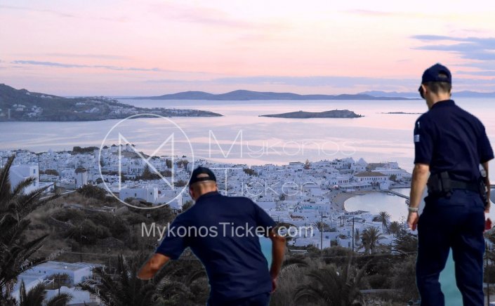 Mykonos arrest: Συλλήψεις στη Μύκονο, για παράνομη κατάληψη αιγιαλού-παραλίας χωρίς άδεια &  ανάπτυξη ομπρελοκαθισμάτων σε απόσταση μικρότερη των 5 μέτρων από την ακτογραμμή