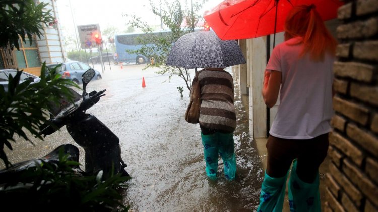 Daniel storm: Μήνυμα του 112 στην Αττική - «Περιορίστε τις μετακινήσεις»