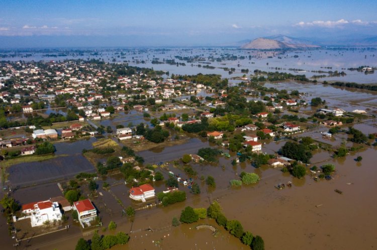 Rainstorm Daniel: Ώρες αγωνίας στη Λάρισα - «Φουσκώνει» στα 12 μέτρα ο Πηνειός, κομμένη στα δύο η χώρα