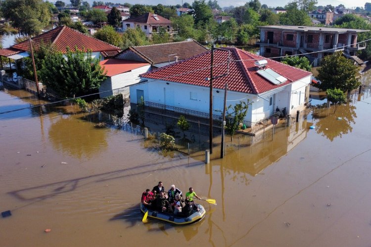 Rainstorm Daniel: Βρήκε την εγκλωβισμένη μάνα του στον Παλαμά Καρδίτσας!! Συγκινούν τα λόγια της μόλις είδε τον γιο της [Video]
