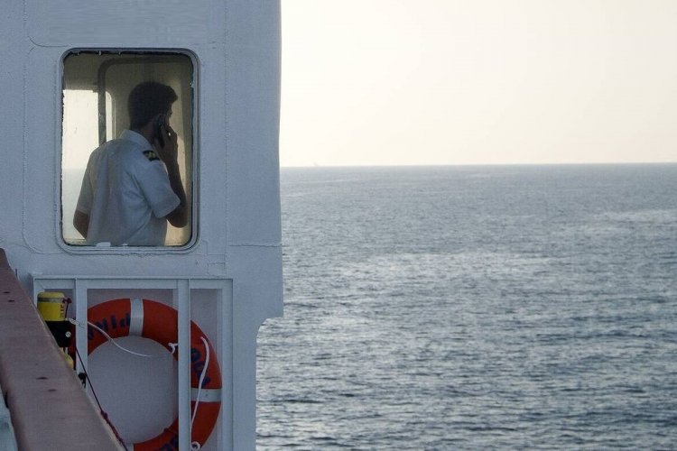 Ferry routes: Μηχανική βλάβη σε πλοίο με 811 επιβάτες - Επιστρέφει στο λιμάνι του Πειραιά