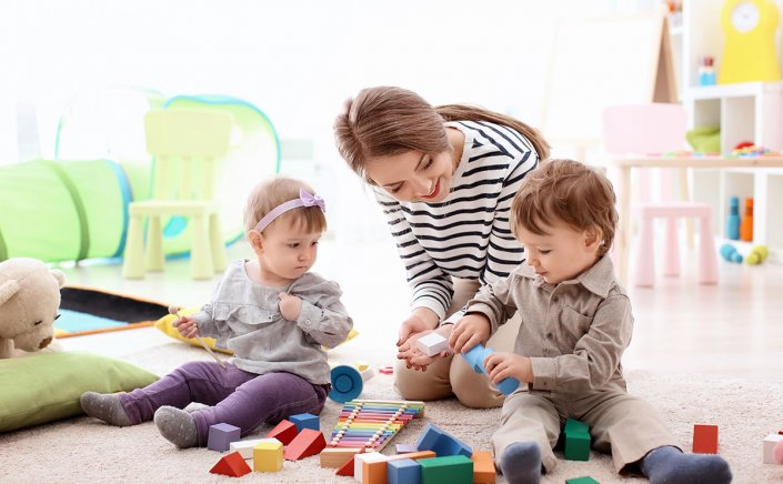 Neighborhood Nannies: Νταντάδες της γειτονιάς!! Στα 500 ευρώ πάει το voucher με τη νέα απόφαση!!