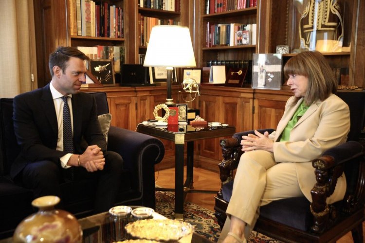 SYRIZA Leader Kasselakis: Στο Προεδρικό Μέγαρο ο Στέφανος Κασσελάκης - Ο κ. Μητσοτάκης ας αντιπαρατεθεί με το κενό της προσωπικής του ευθύνης