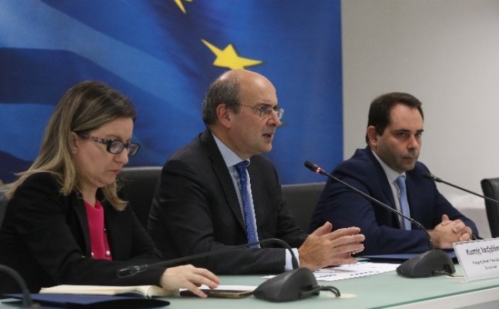 Fin Min Hatzidakis: Πακέτο 352 εκατ. ευρώ για 2,3 εκατ. δικαιούχους - Οι κατηγορίες των πολιτών που θα λάβουν τον Δεκέμβριο το «επίδομα κοινωνικής αλληλεγγύης»