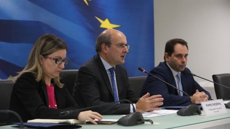 Fin Min Hatzidakis: Πακέτο 352 εκατ. ευρώ για 2,3 εκατ. δικαιούχους - Οι κατηγορίες των πολιτών που θα λάβουν τον Δεκέμβριο το «επίδομα κοινωνικής αλληλεγγύης»